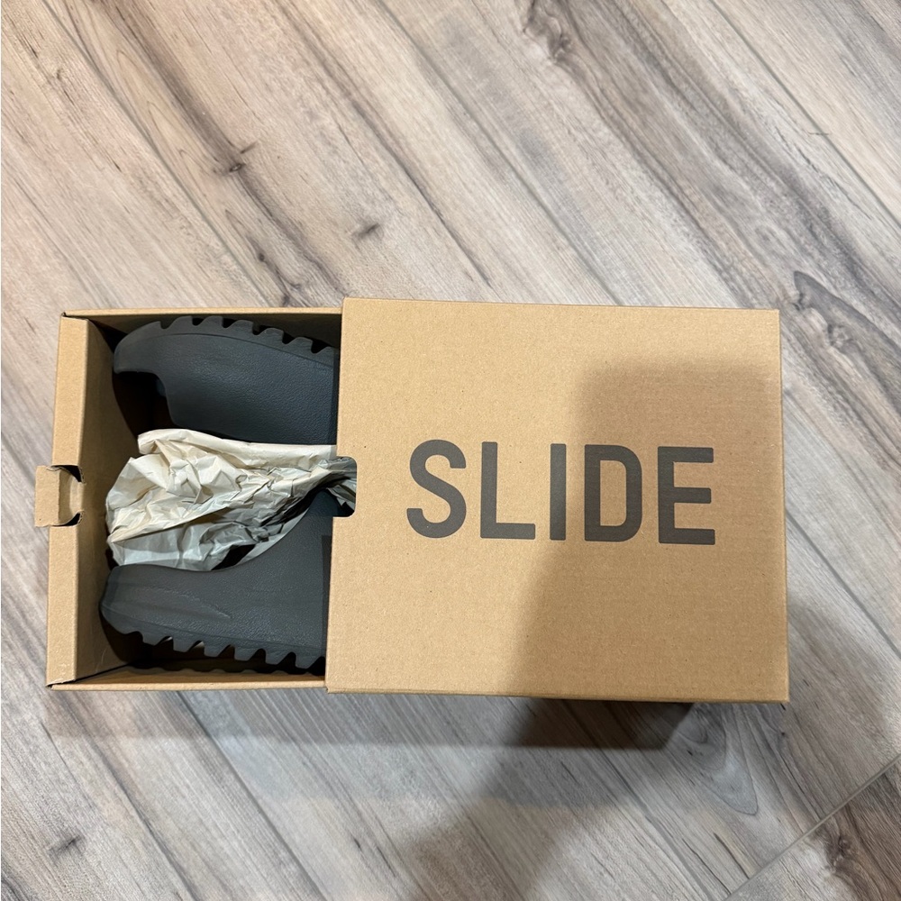 Yeezy slides kids! - Picture 4 of 5